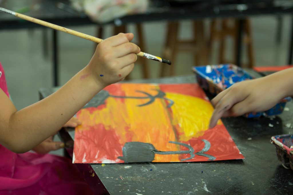 Talleres Artísticos Visuales: Crea y Aprende con Pasión